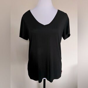 Levi’s V-neck Short Sleeve Tee